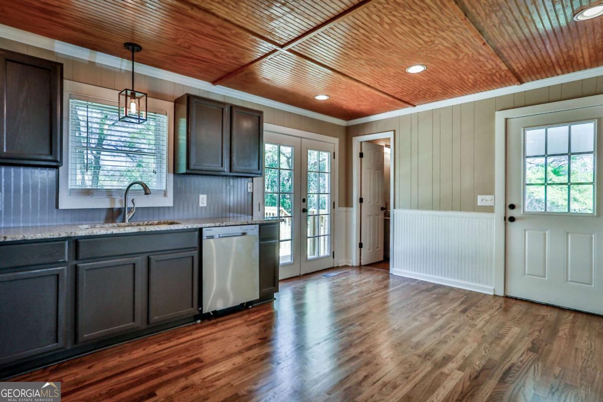 680 North Avenue Property Photo 9
