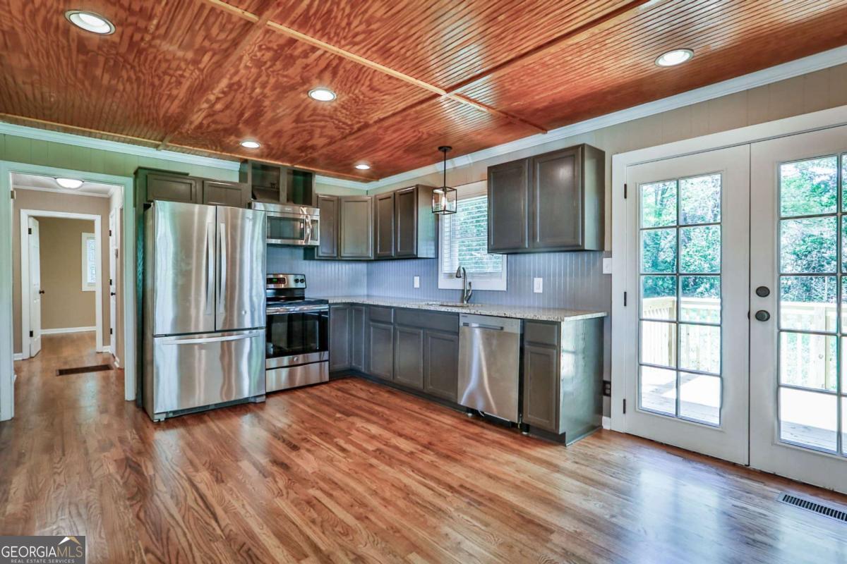 680 North Avenue Property Photo 10