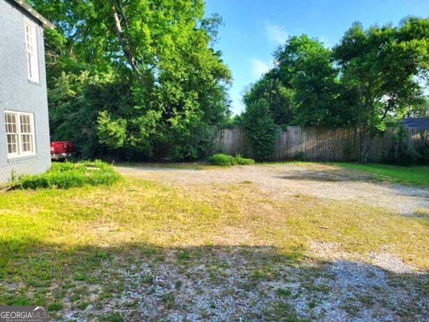 917 Oakview Avenue # D Property Photo 4