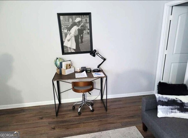 917 Oakview Avenue # D Property Photo 5