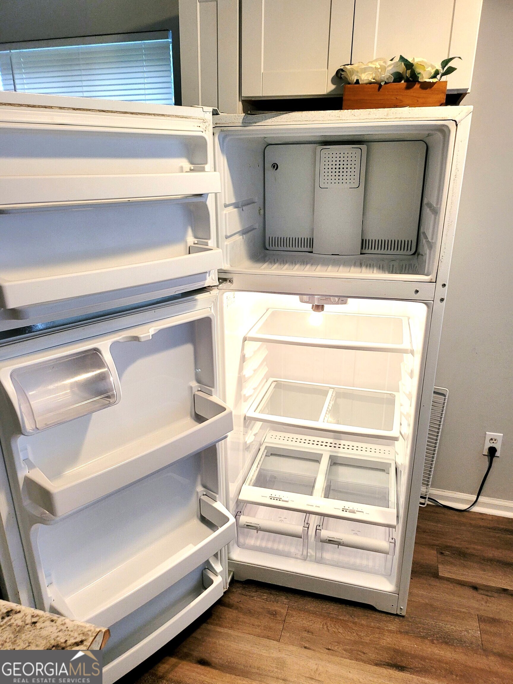 917 Oakview Avenue # D Property Photo 8