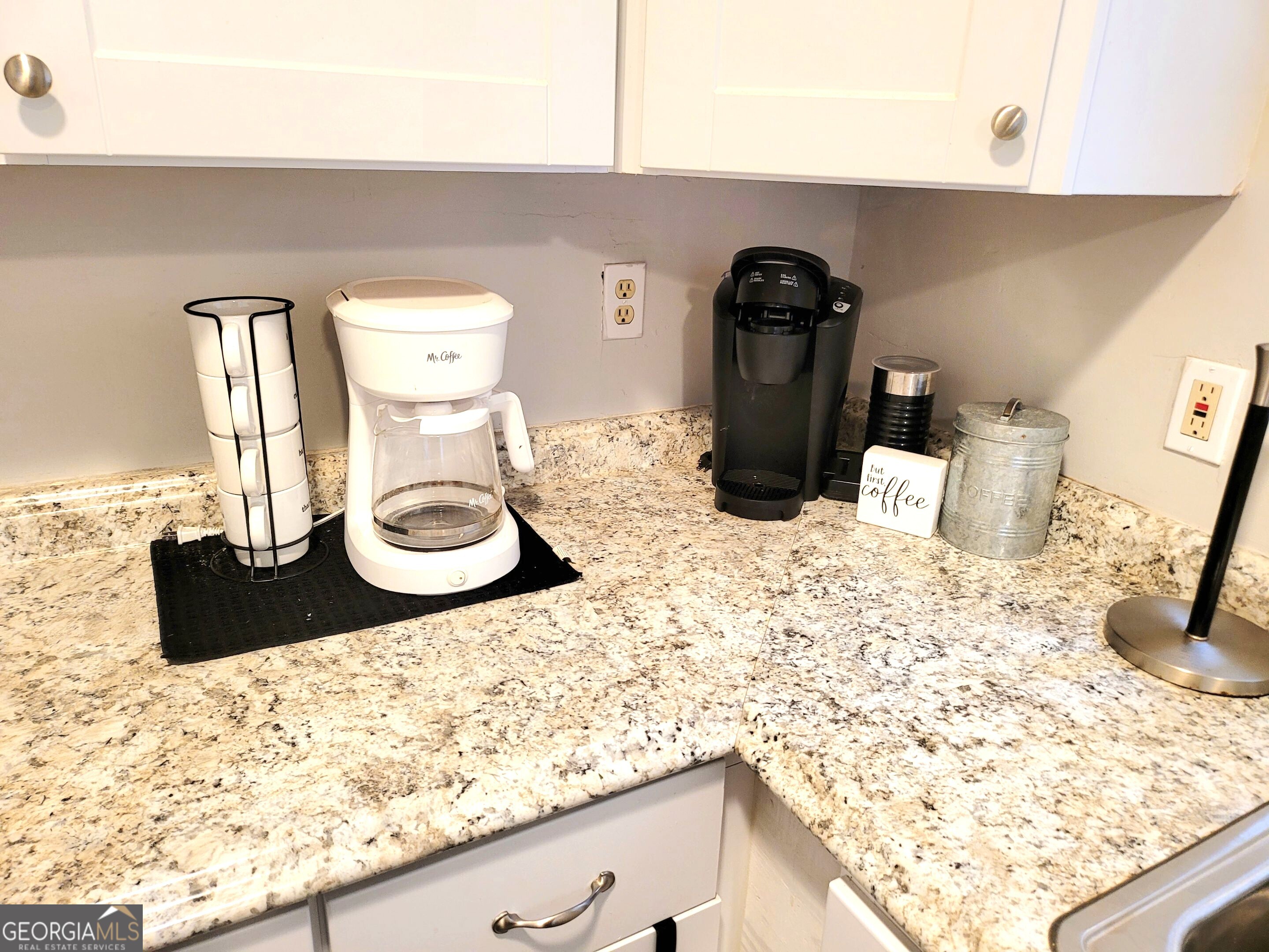 917 Oakview Avenue # D Property Photo 10
