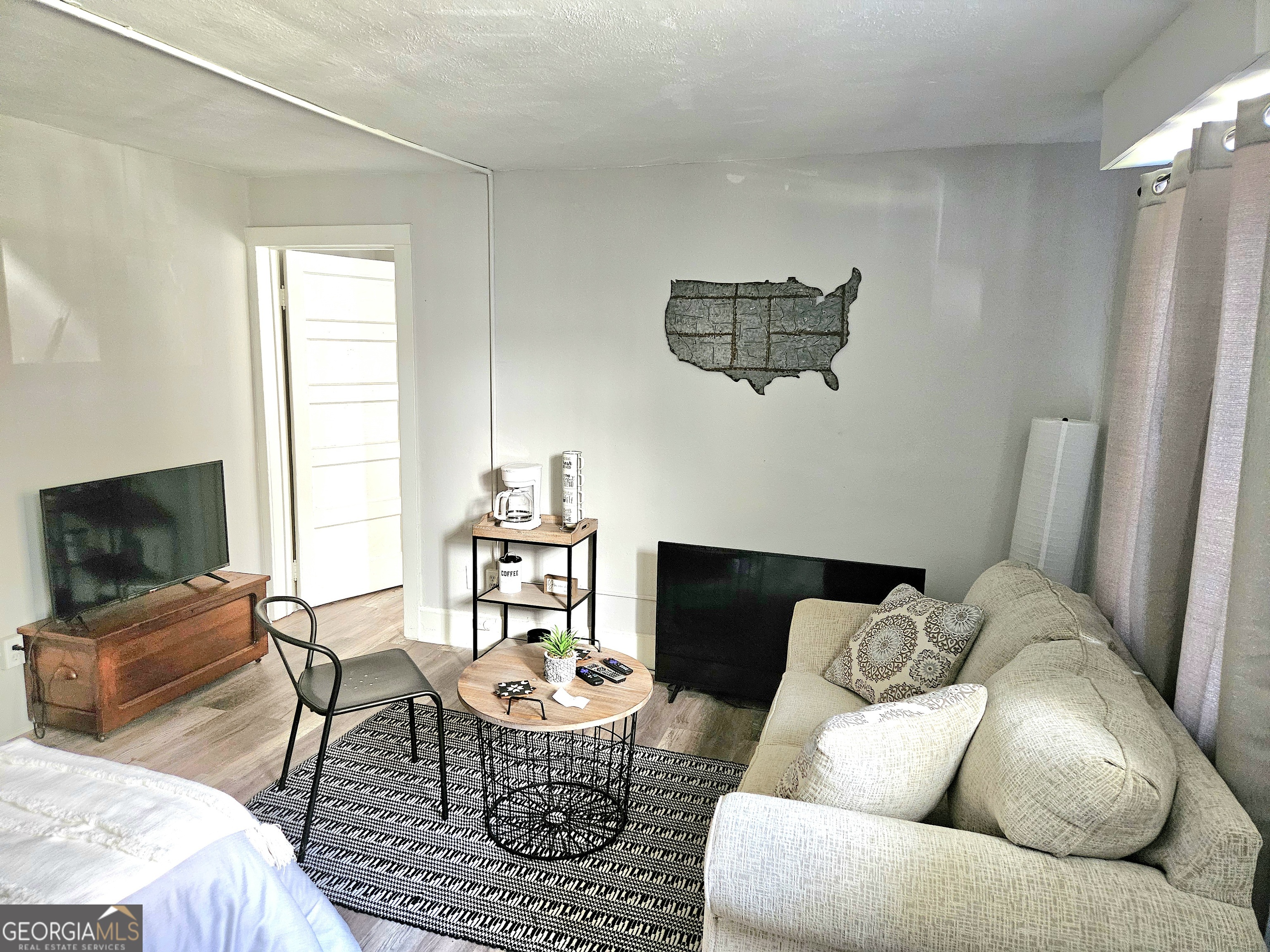 917 Oakview Avenue # D Property Photo 13