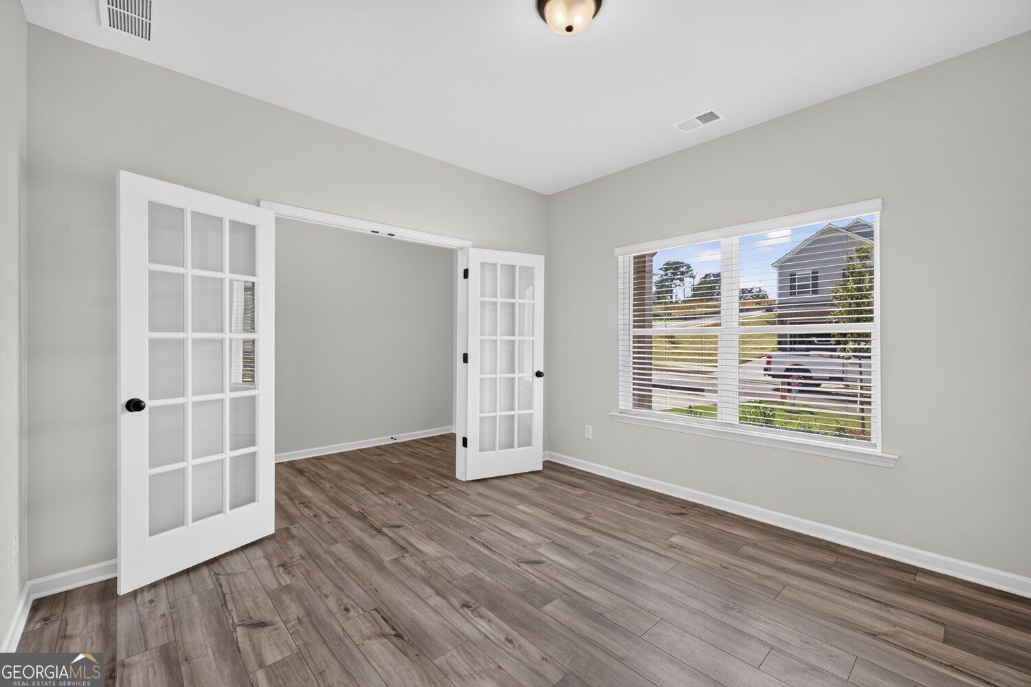 109 Shire Loop Property Photo 6