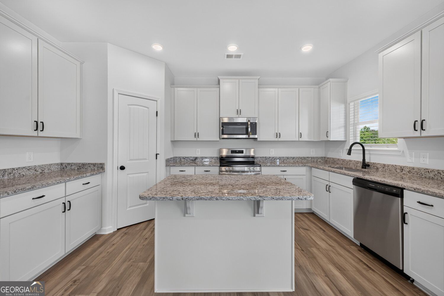 109 Shire Loop Property Photo 13