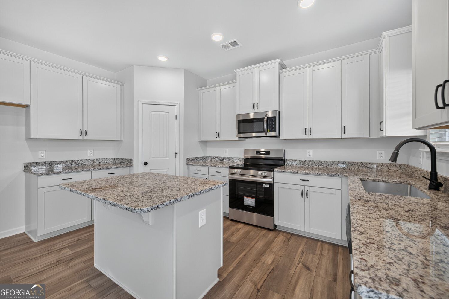 109 Shire Loop Property Photo 17