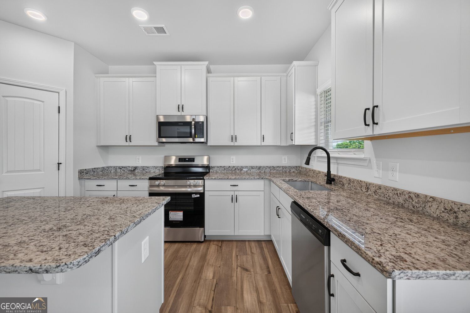 109 Shire Loop Property Photo 18