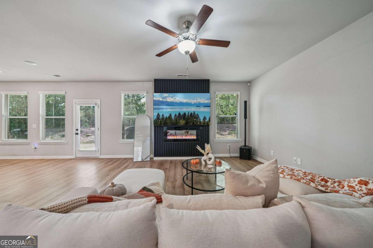 120 Cabin Way Property Photo 6