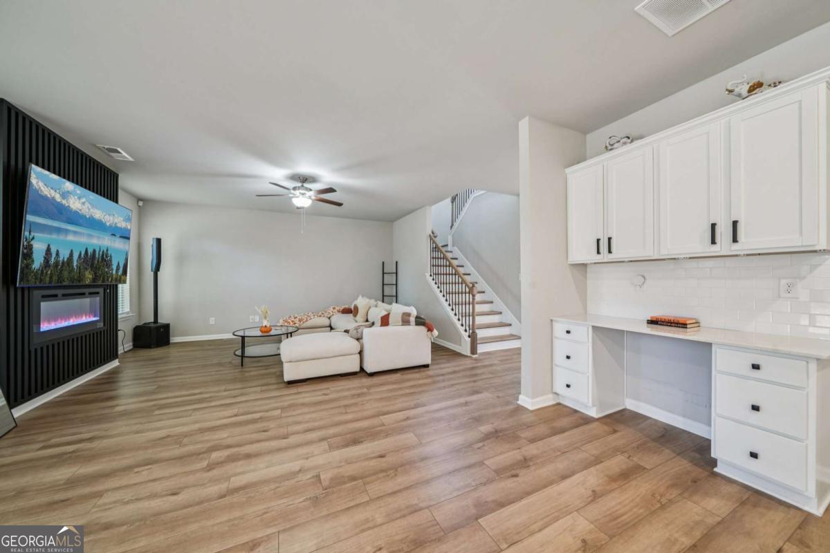 120 Cabin Way Property Photo 8