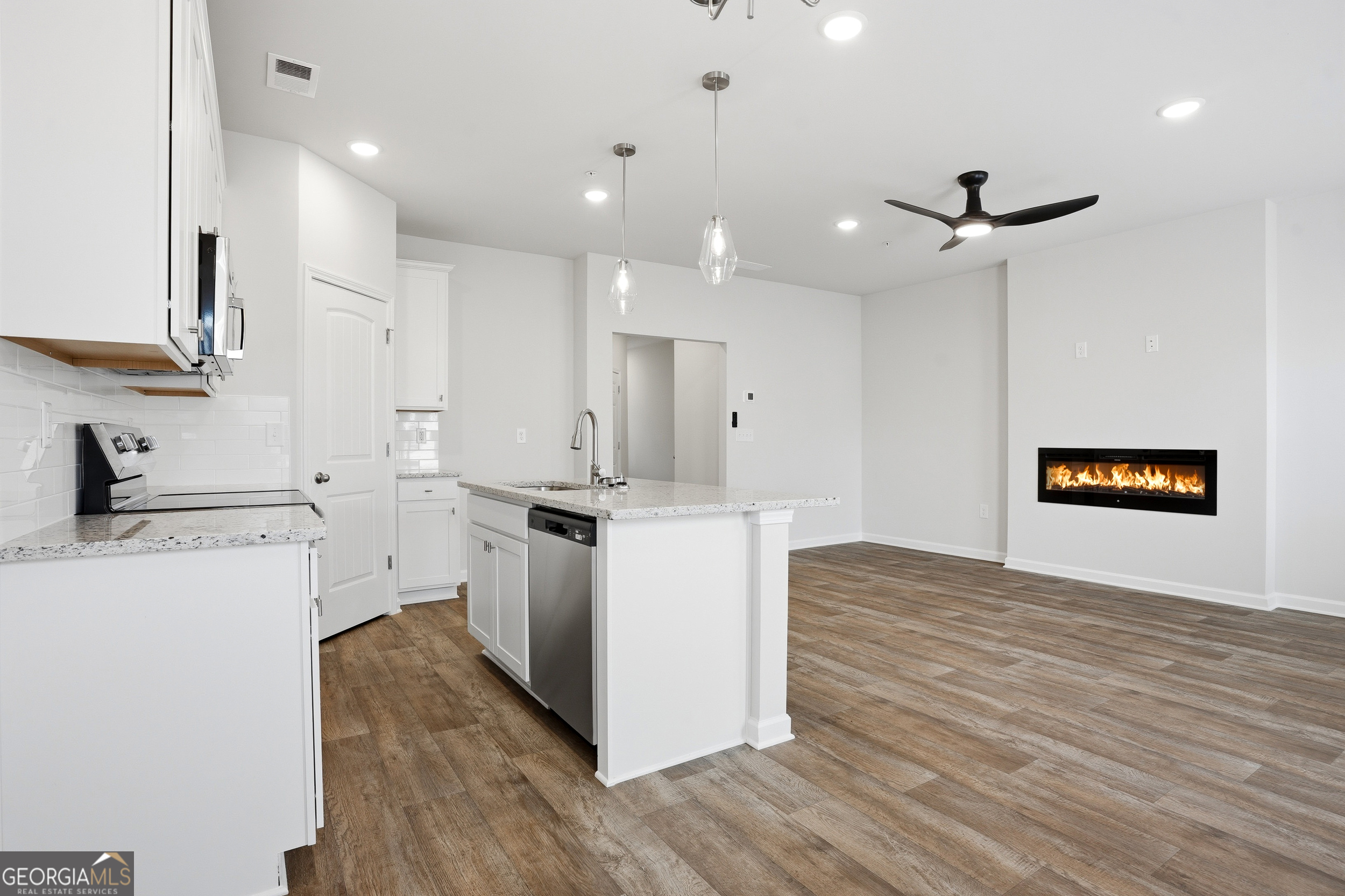 11516 Kimberly Way Property Photo 3
