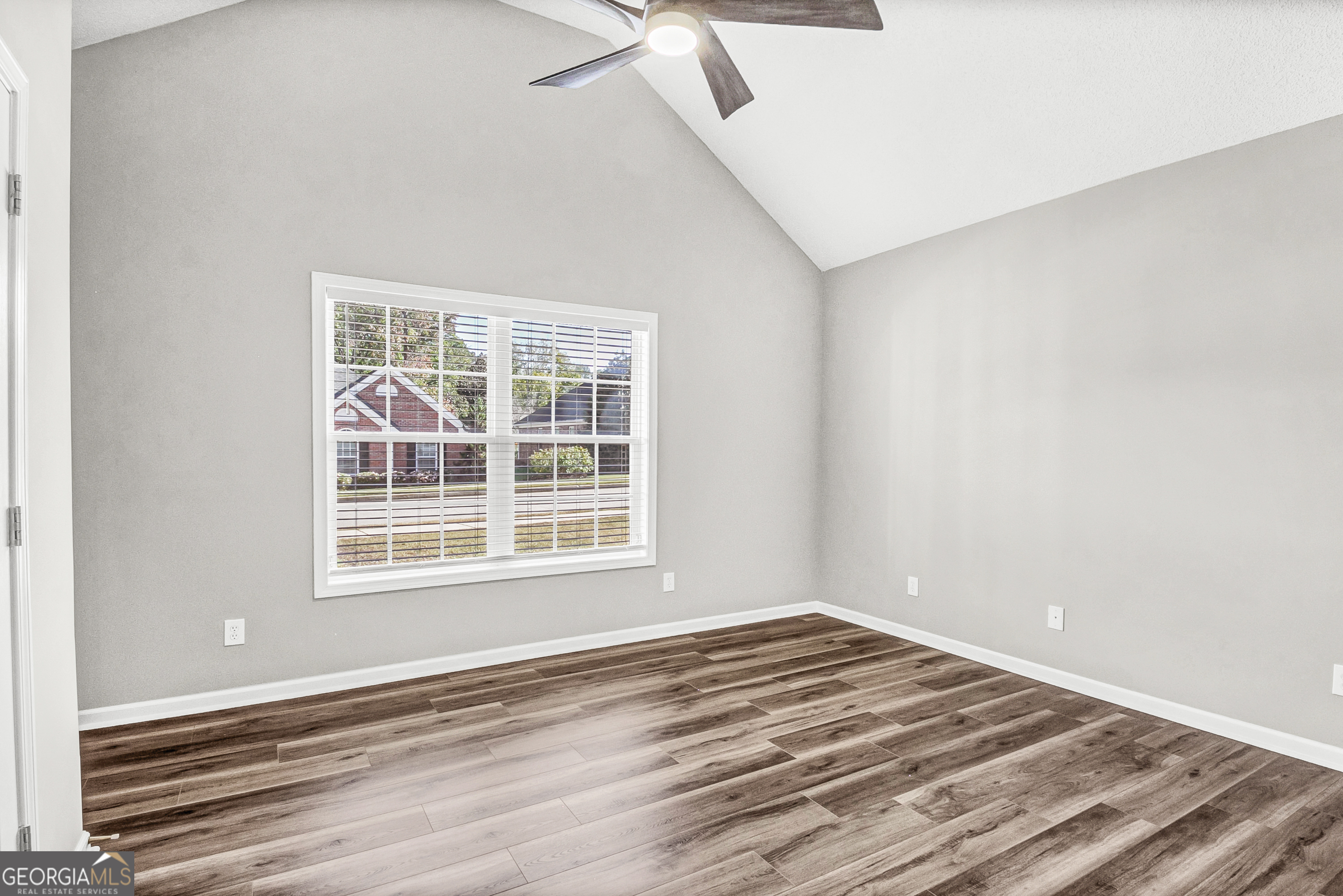 215 Prominent Loop Property Photo 10