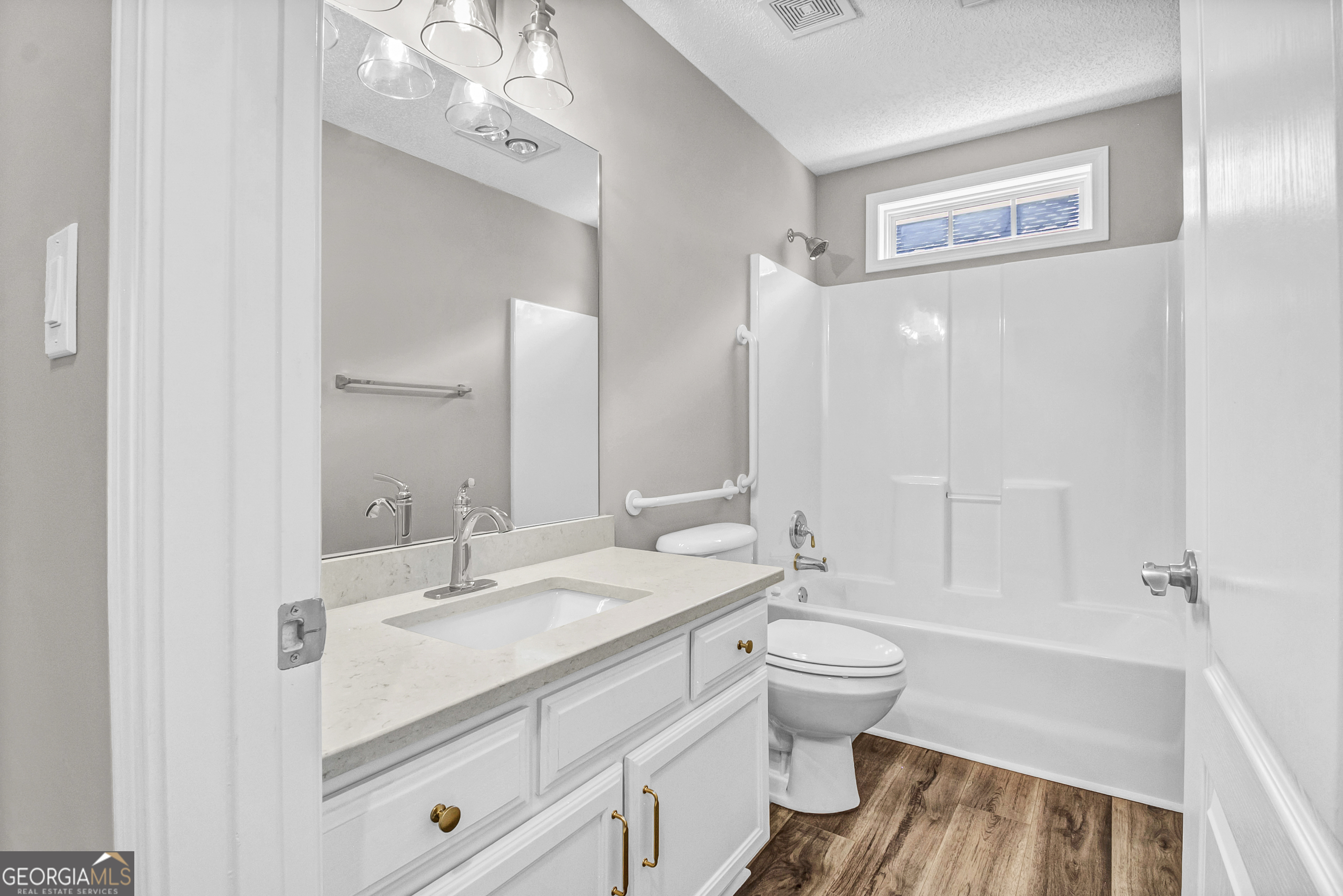 215 Prominent Loop Property Photo 13