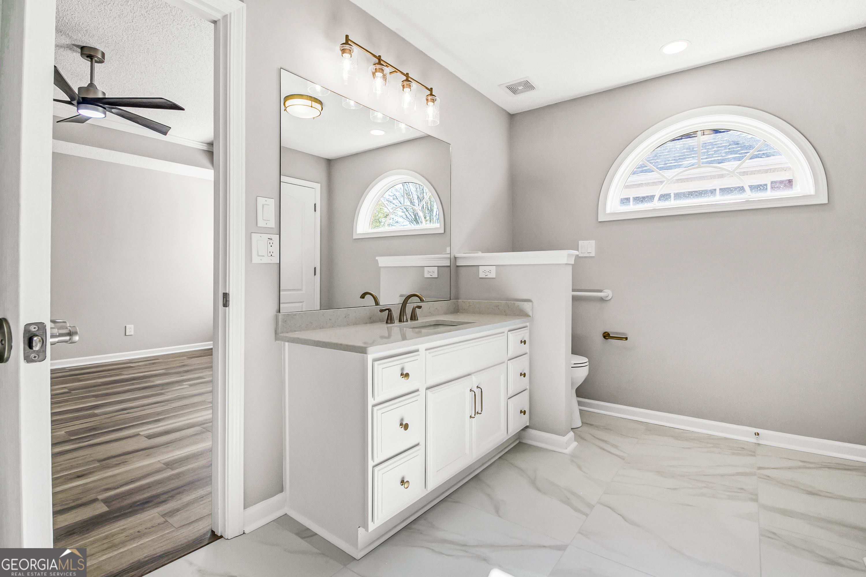 215 Prominent Loop Property Photo 16