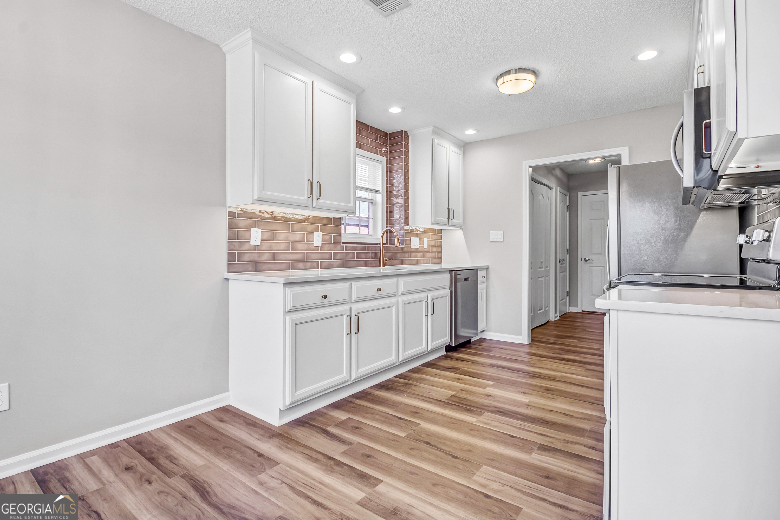 215 Prominent Loop Property Photo 22
