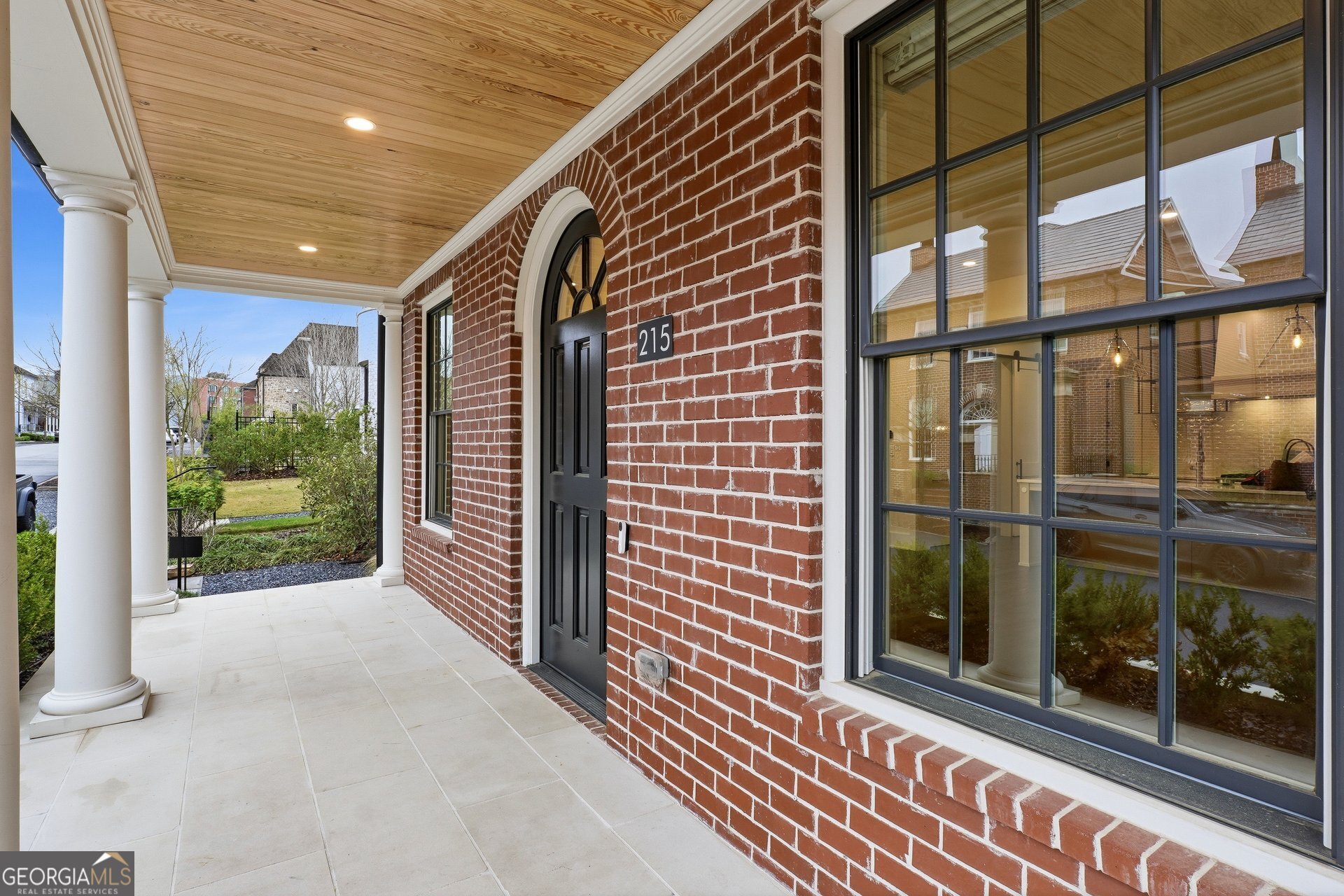 215 3rd Street Property Photo 4