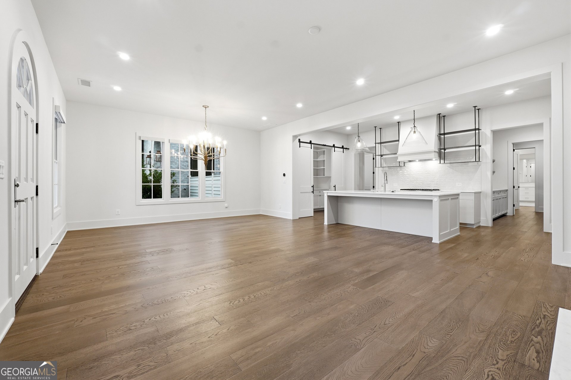 215 3rd Street Property Photo 5