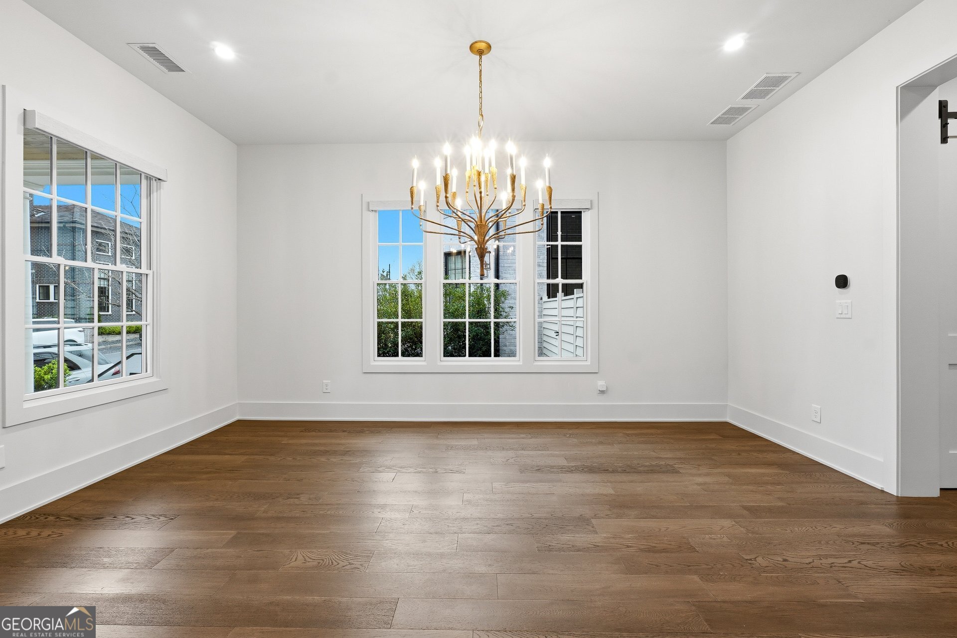 215 3rd Street Property Photo 8