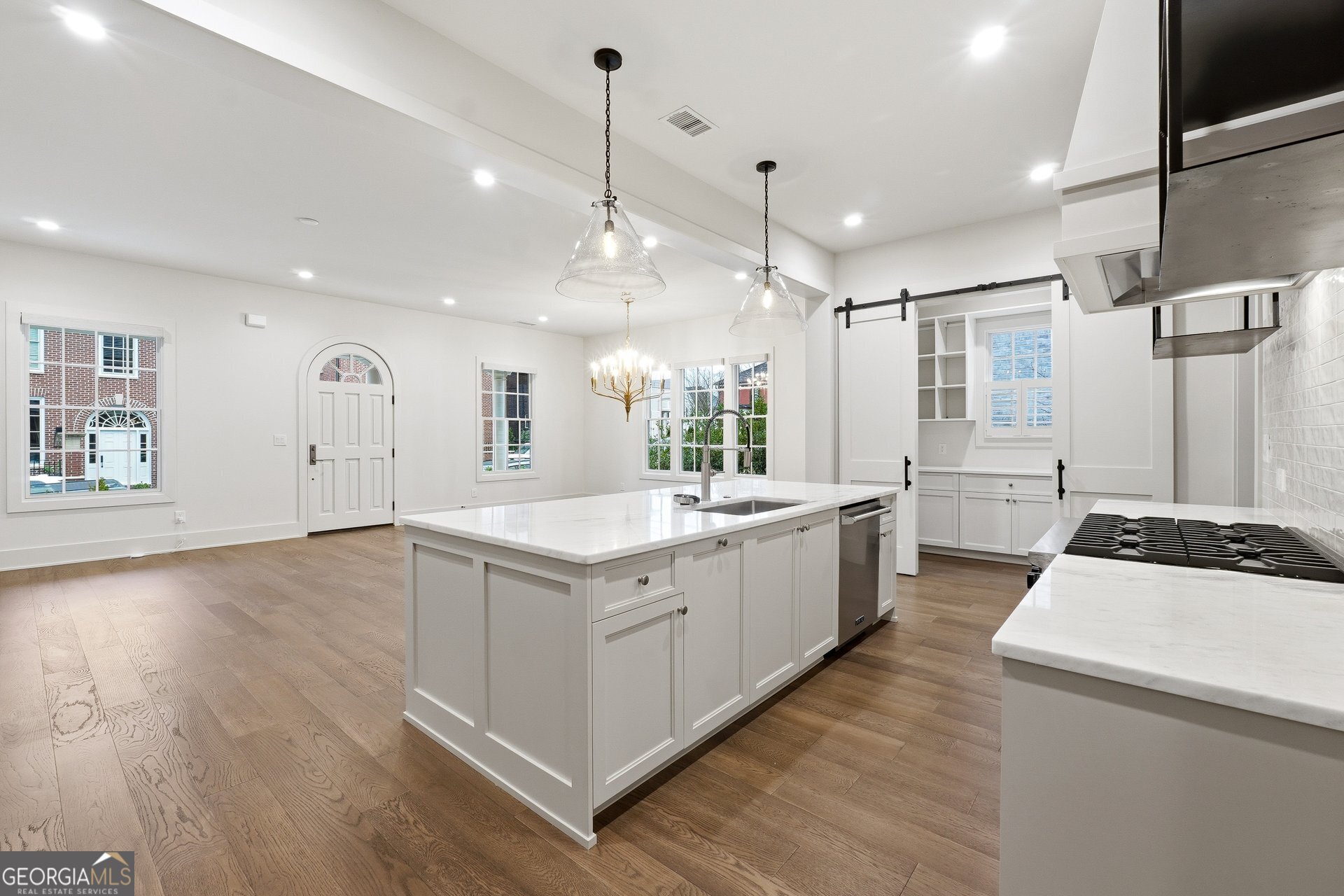 215 3rd Street Property Photo 14