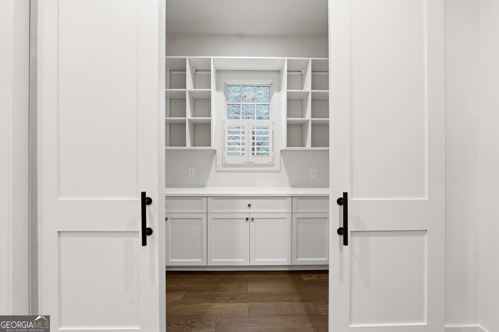 215 3rd Street Property Photo 16