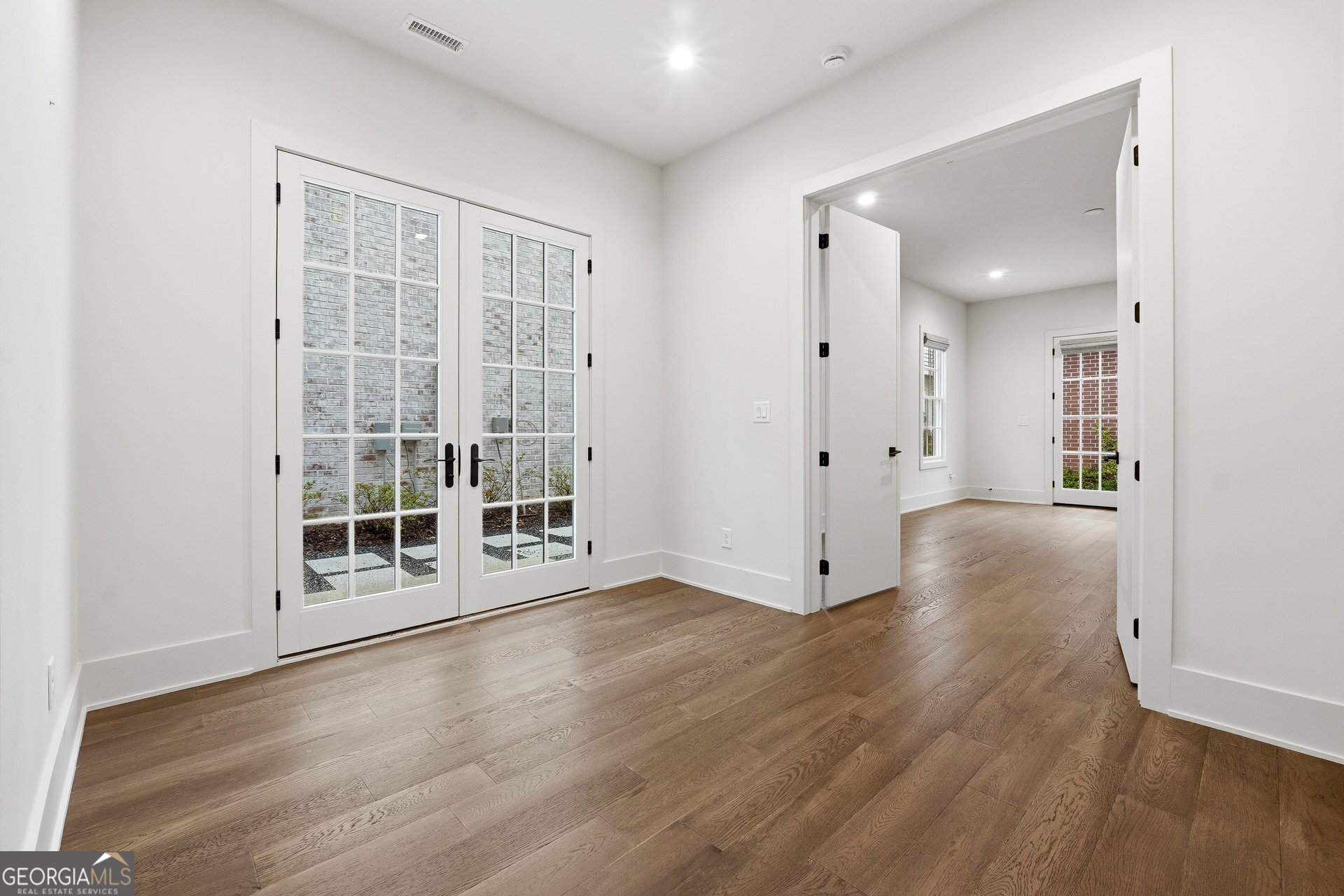 215 3rd Street Property Photo 18