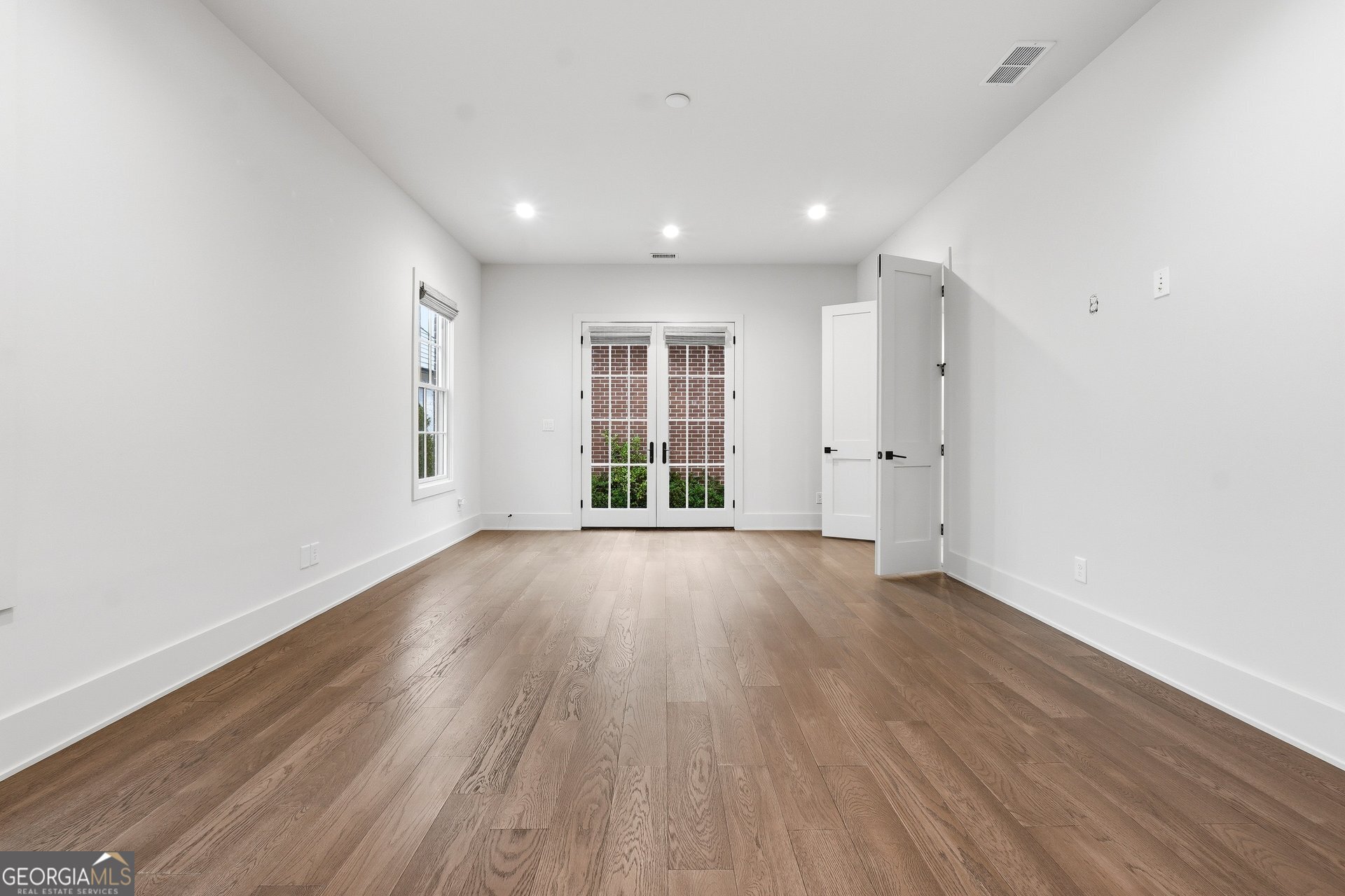 215 3rd Street Property Photo 21