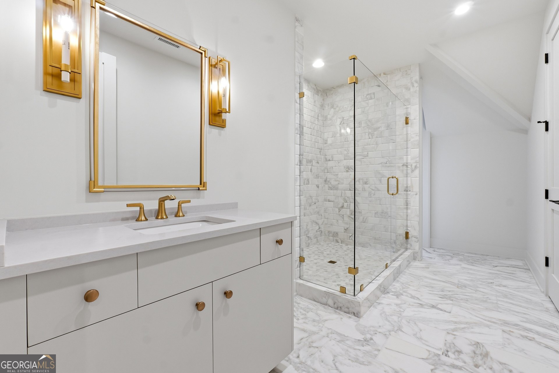 215 3rd Street Property Photo 32
