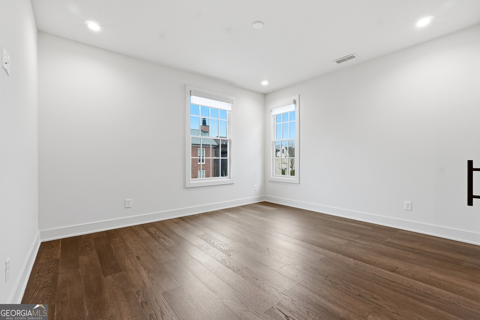 215 3rd Street Property Photo 33