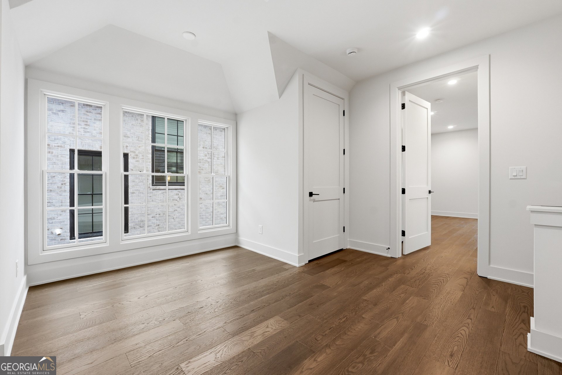 215 3rd Street Property Photo 38