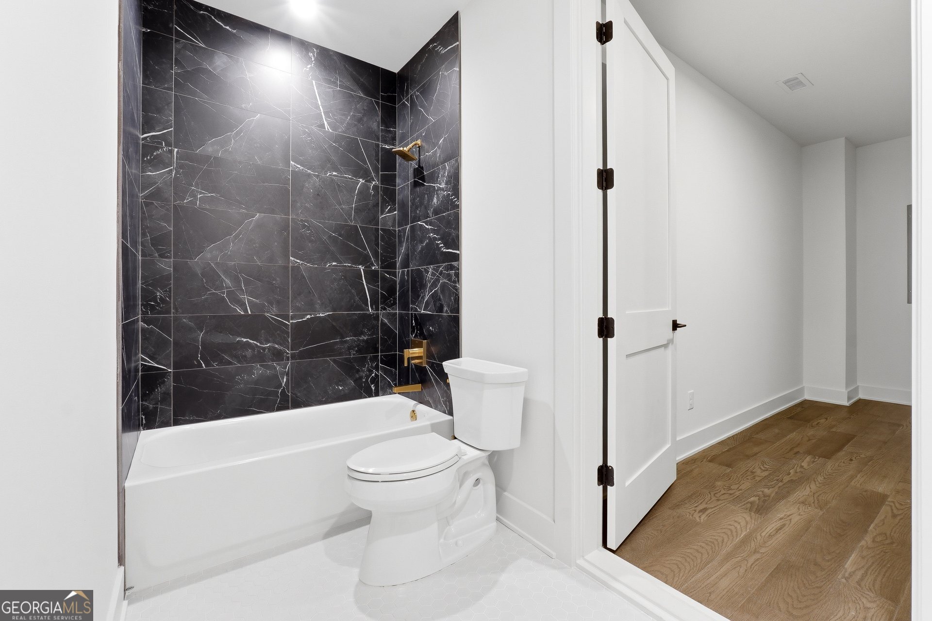 215 3rd Street Property Photo 43