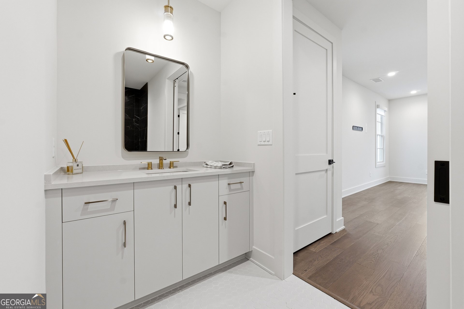 215 3rd Street Property Photo 44