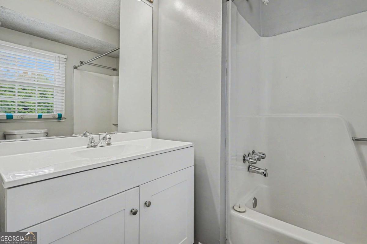1016 Old Holcomb Bridge Road Property Photo 16