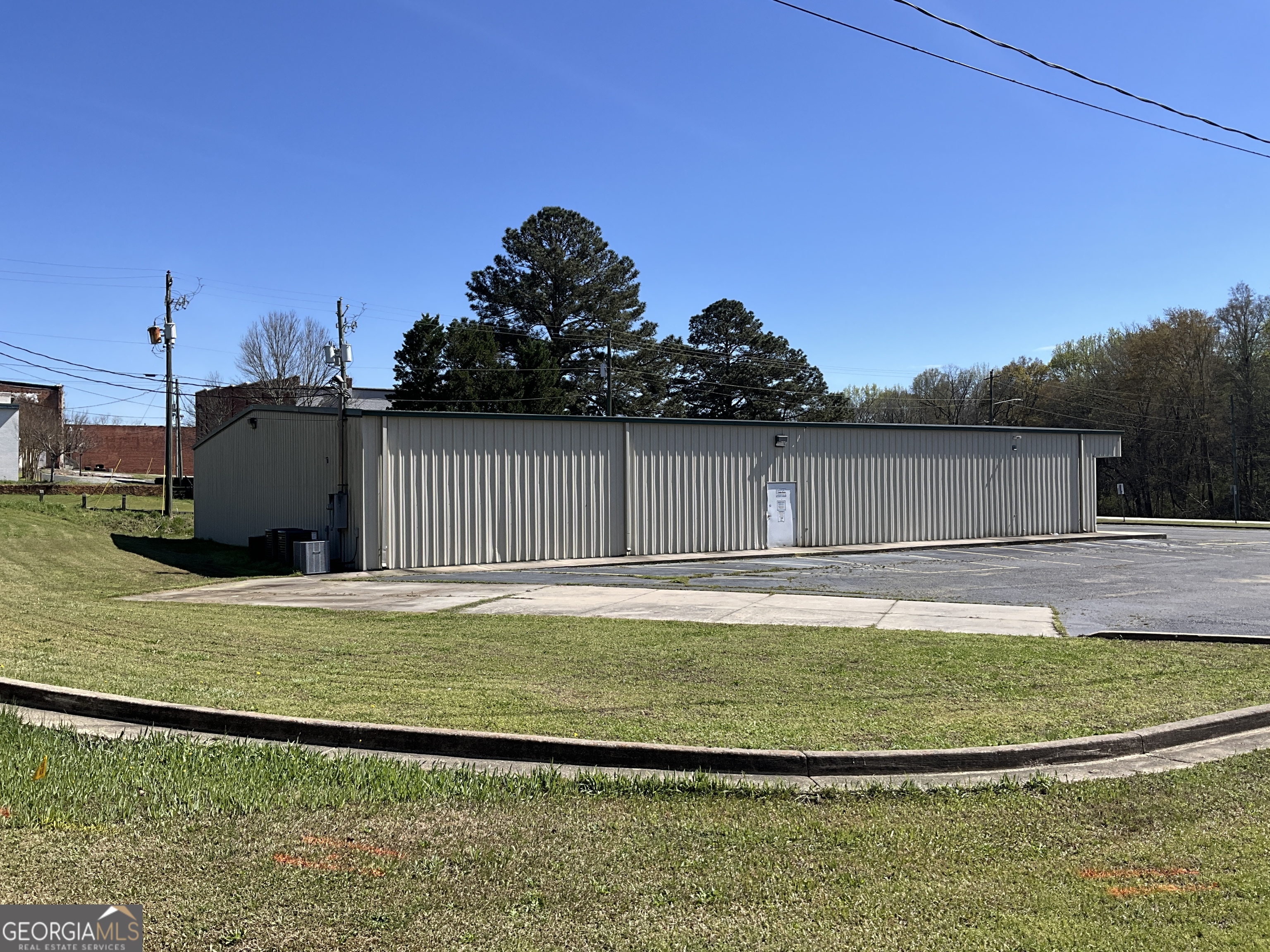 4740 Lamb Avenue Property Photo 4