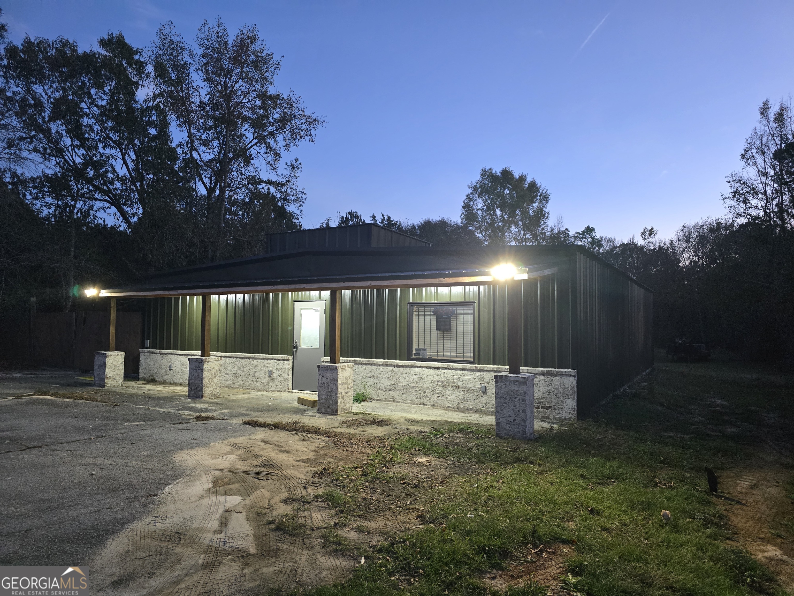 22425 Highway 80 E Property Photo 4