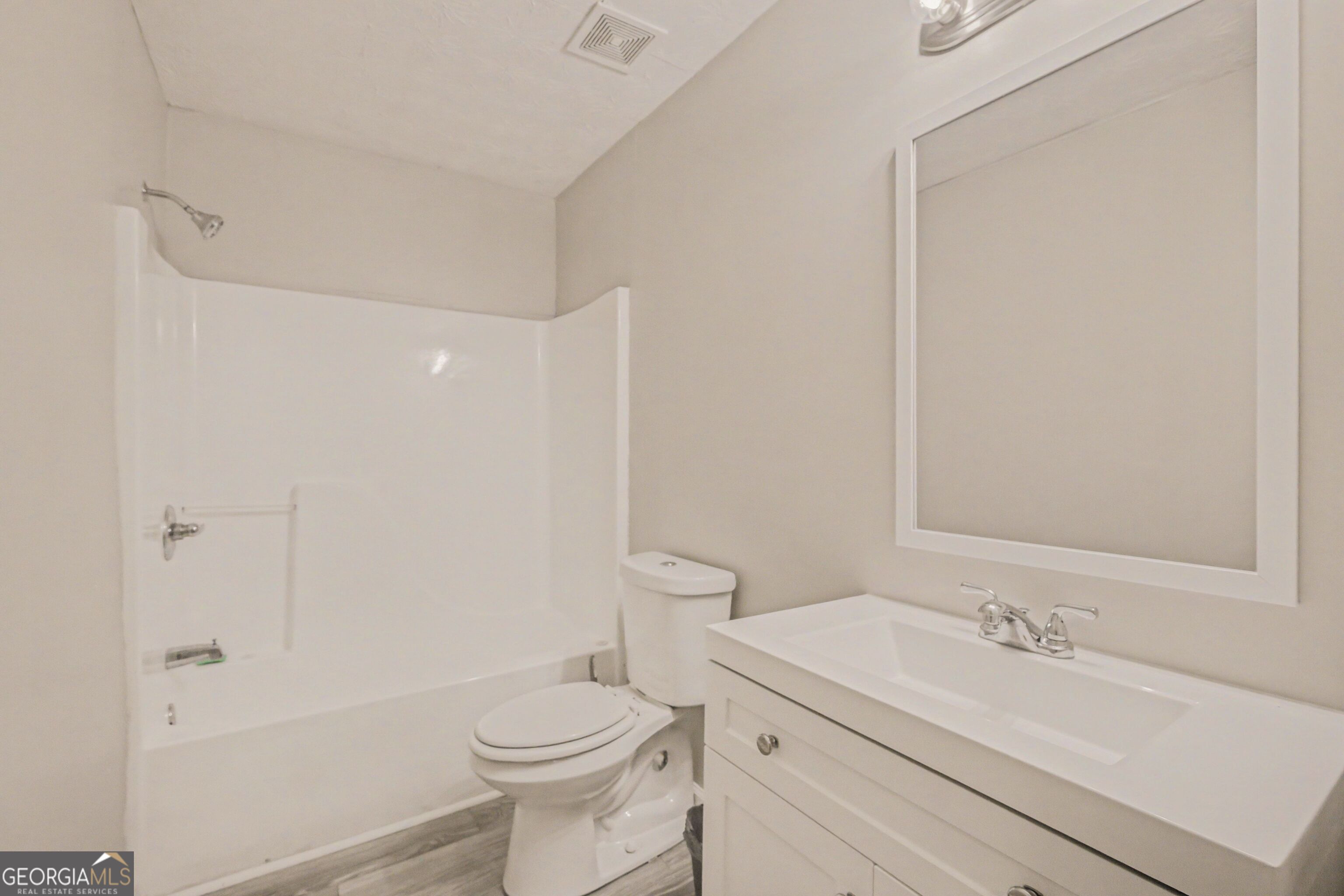 280 Courtyard Circle Property Photo 9