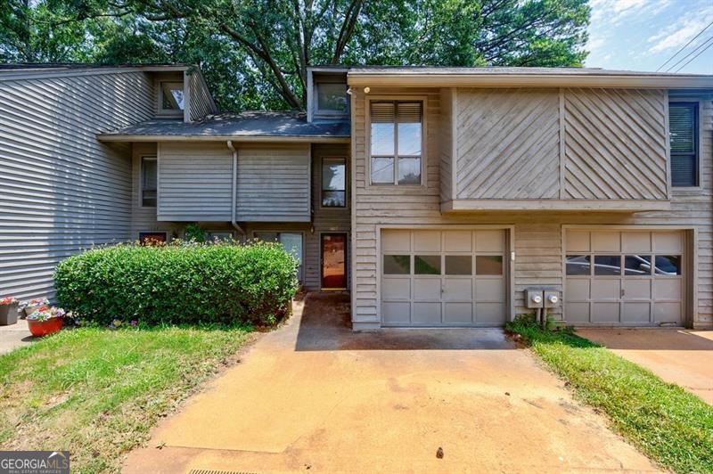 1002 Creatwood Circle Se Property Photo 1