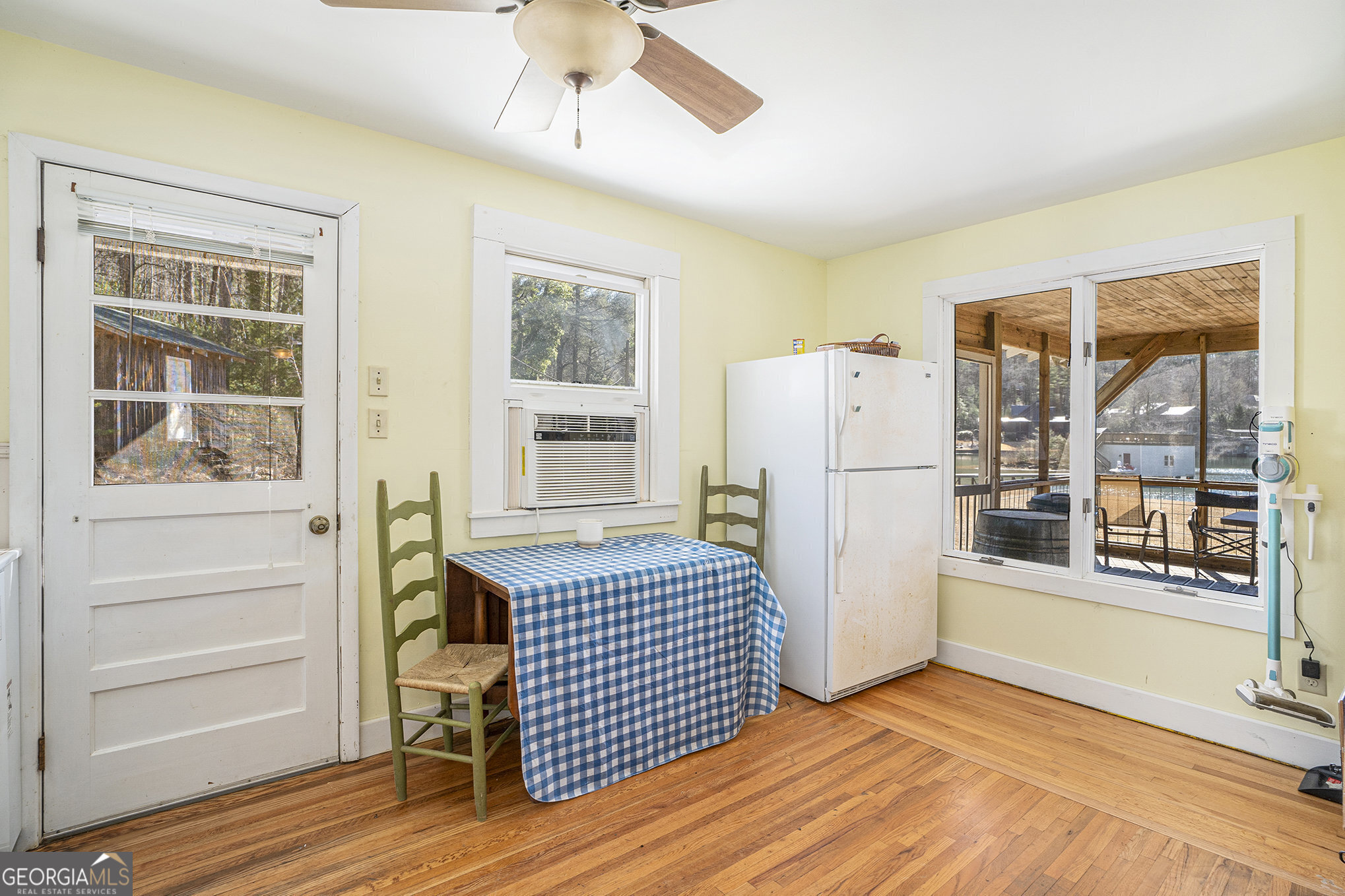 5622 Murray Cove Road Property Photo 11