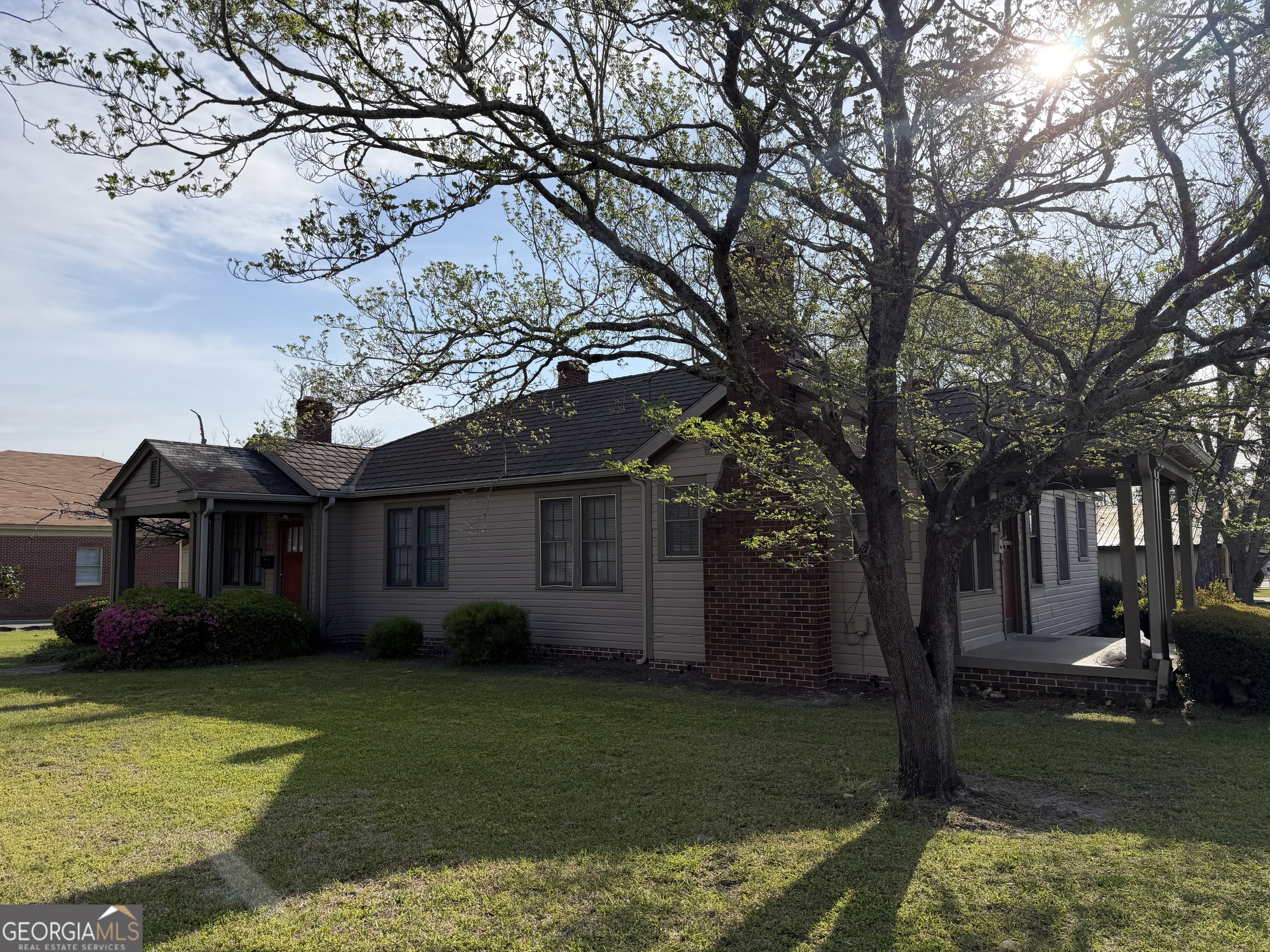 208 Durden Street Property Photo 4