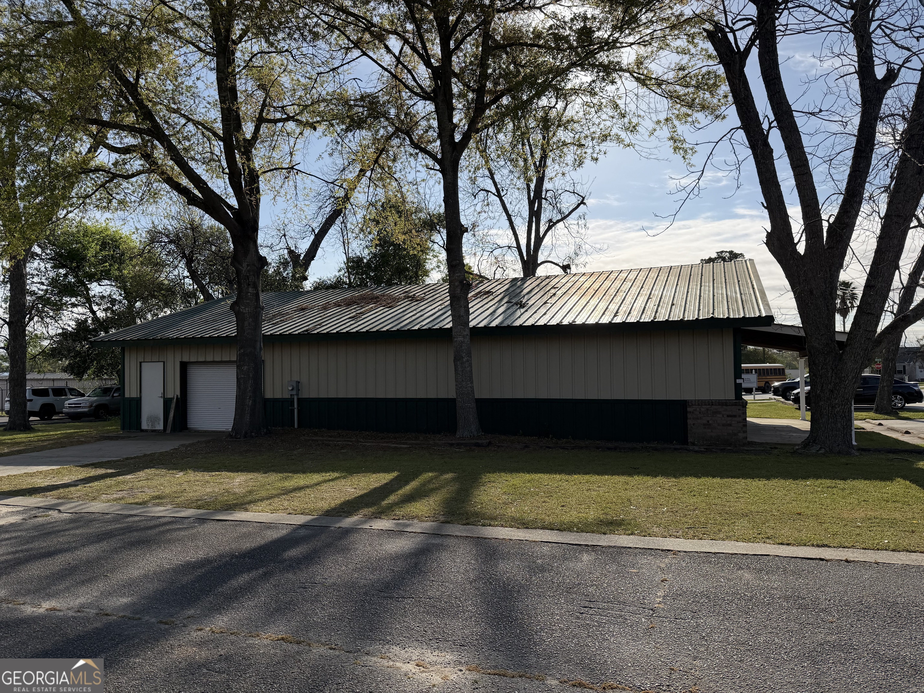 208 Durden Street Property Photo 5
