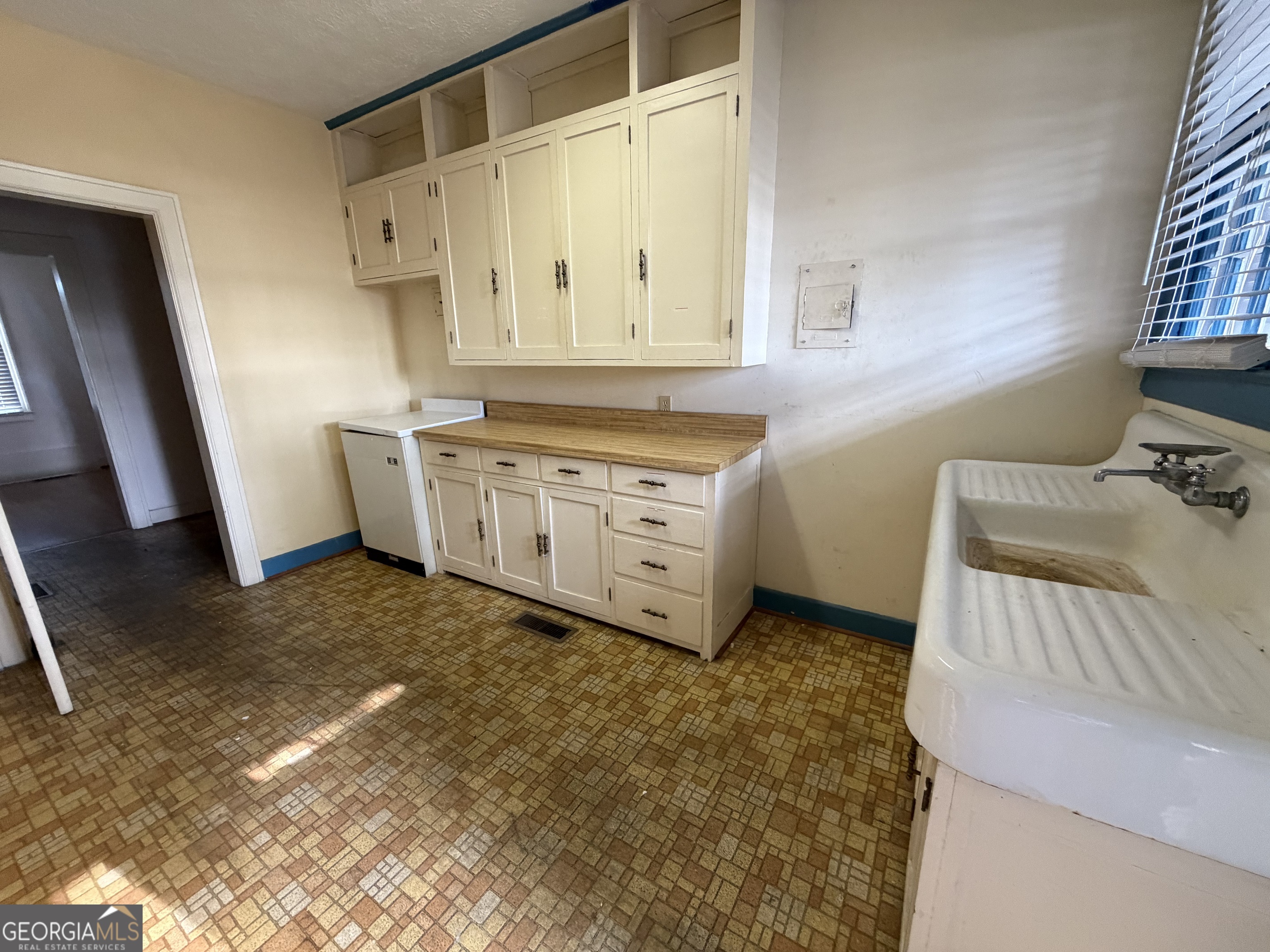 208 Durden Street Property Photo 20