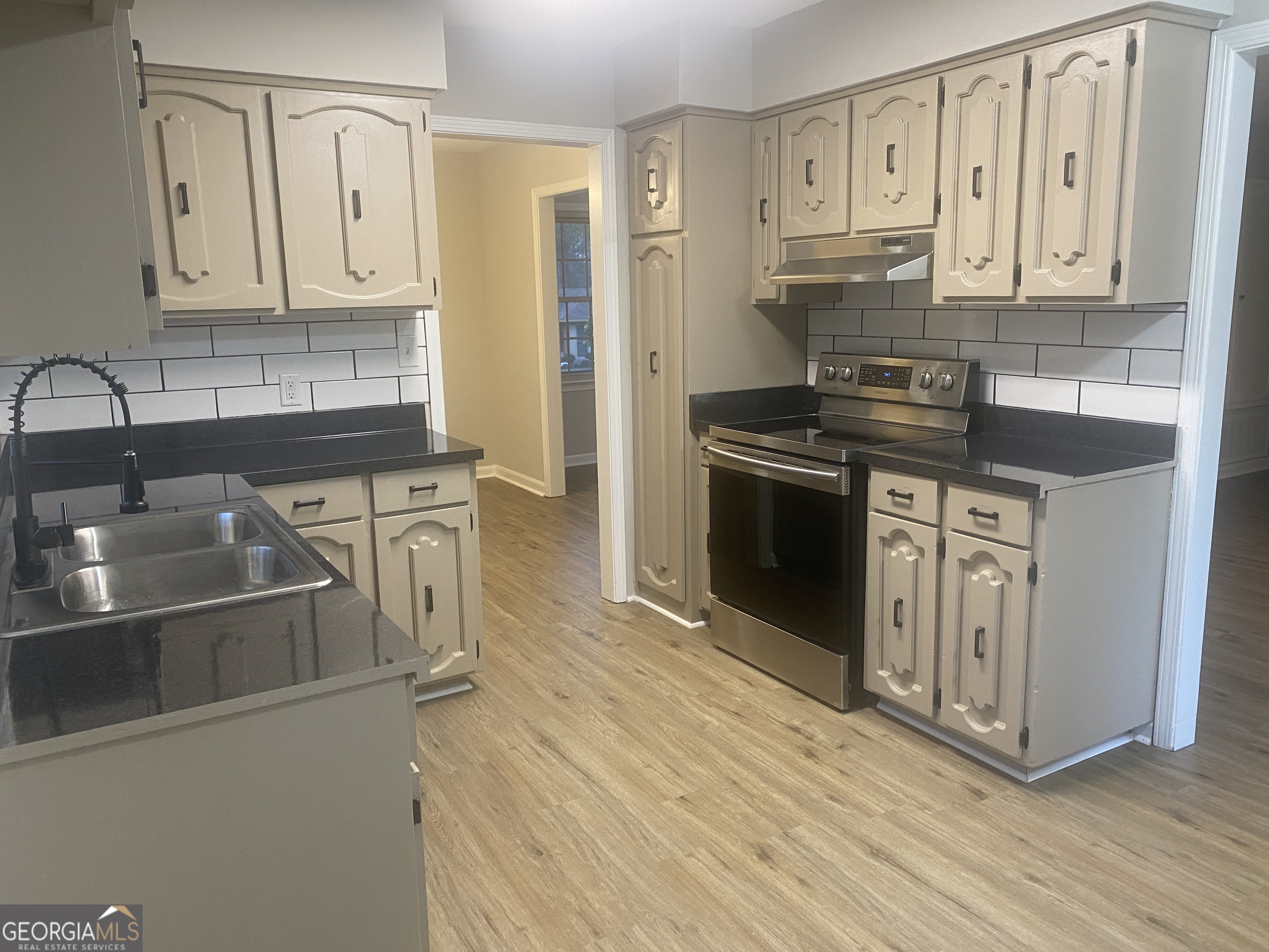 1826 Woodhollow Drive Property Photo 4