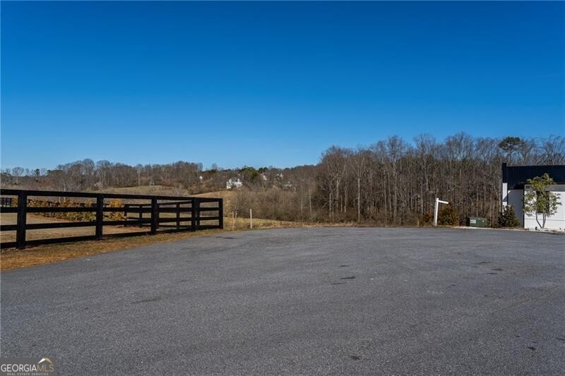 5170 Howard Road Property Photo 4