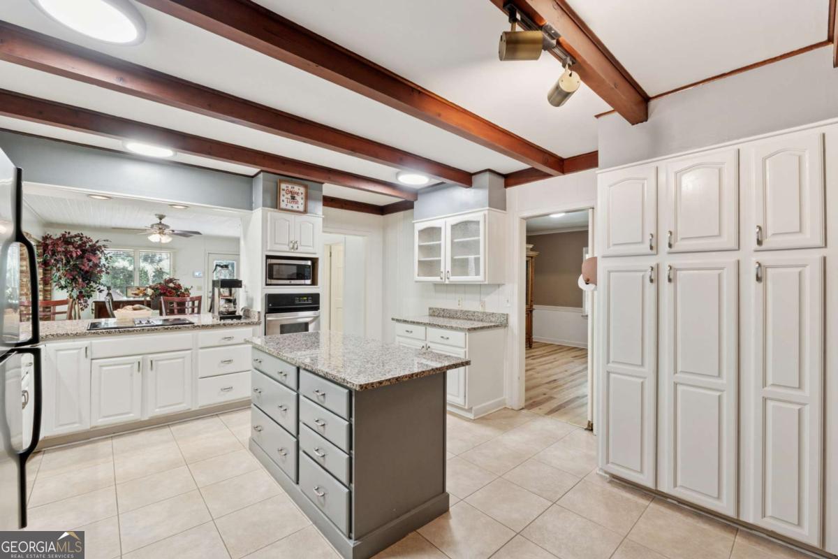 1387 Springdale Road Property Photo 11