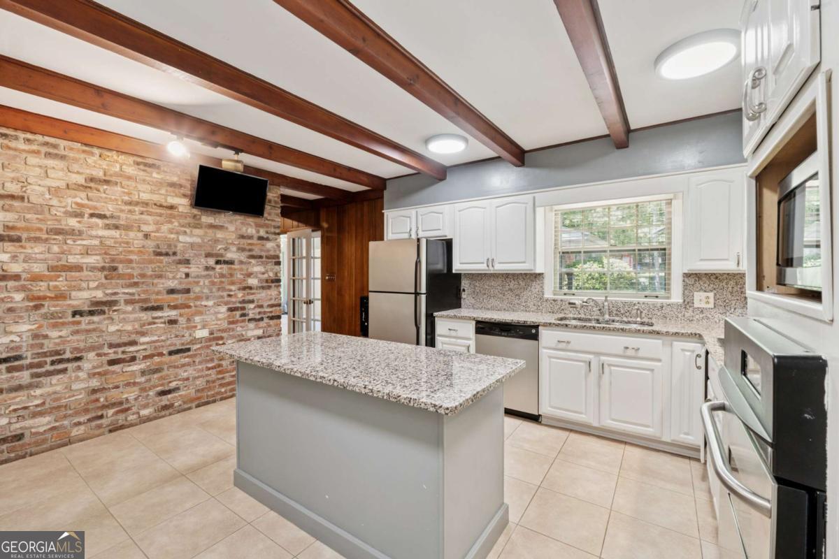 1387 Springdale Road Property Photo 14