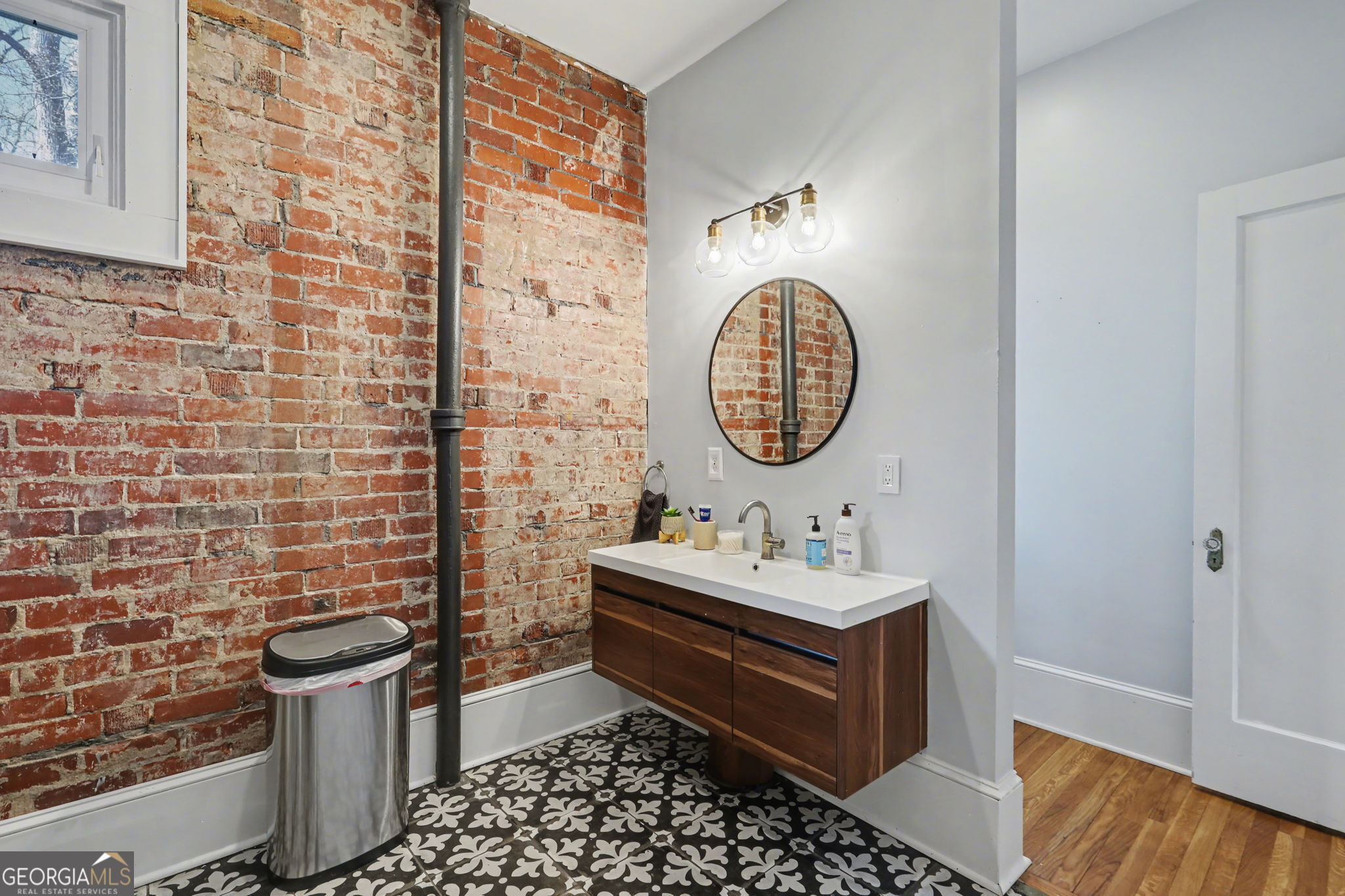 33 Maple Street Property Photo 49