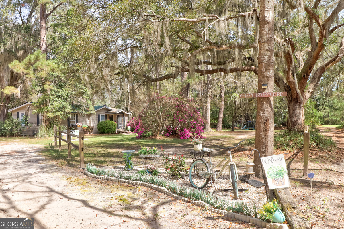1679 Hodgeville Road Property Photo 1