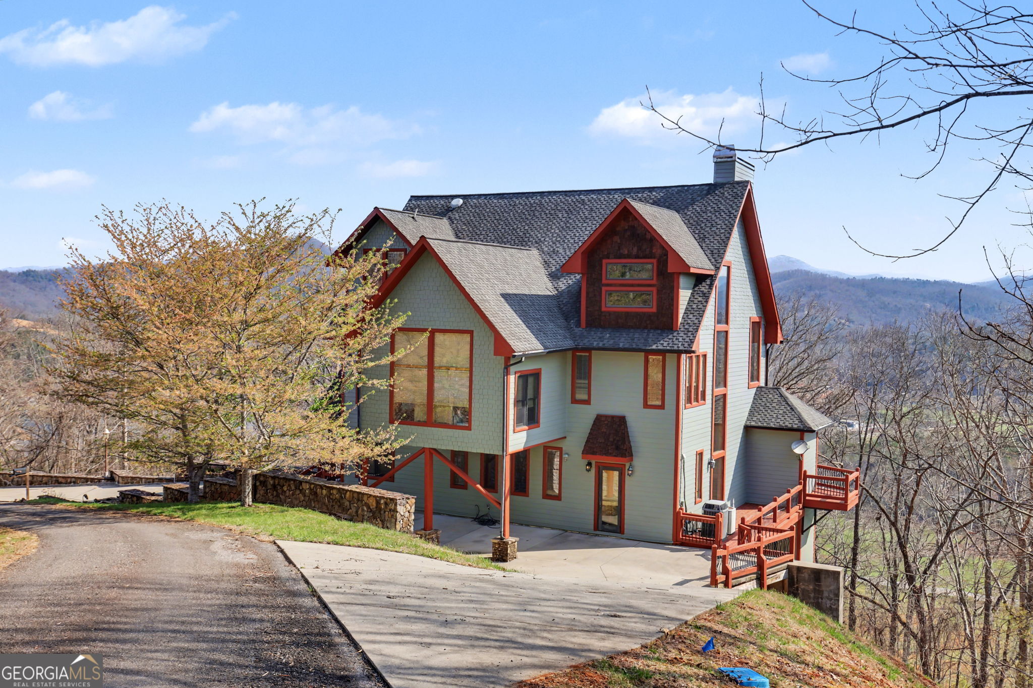 1613 Clark Drive Property Photo 1