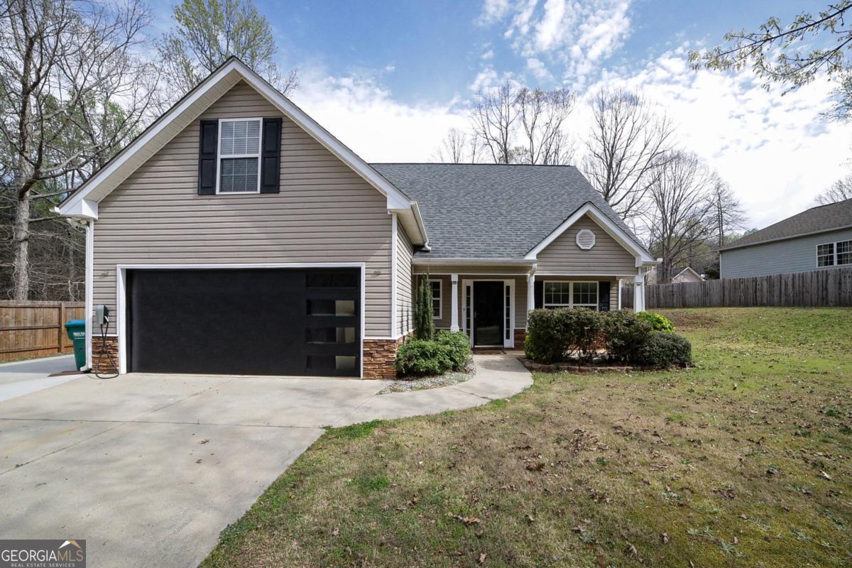 560 Windsong Lake Drive Property Photo 1