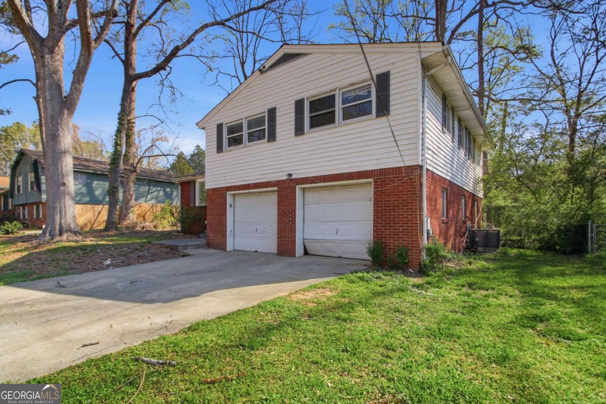 2459 Rockknoll Drive Property Photo 3