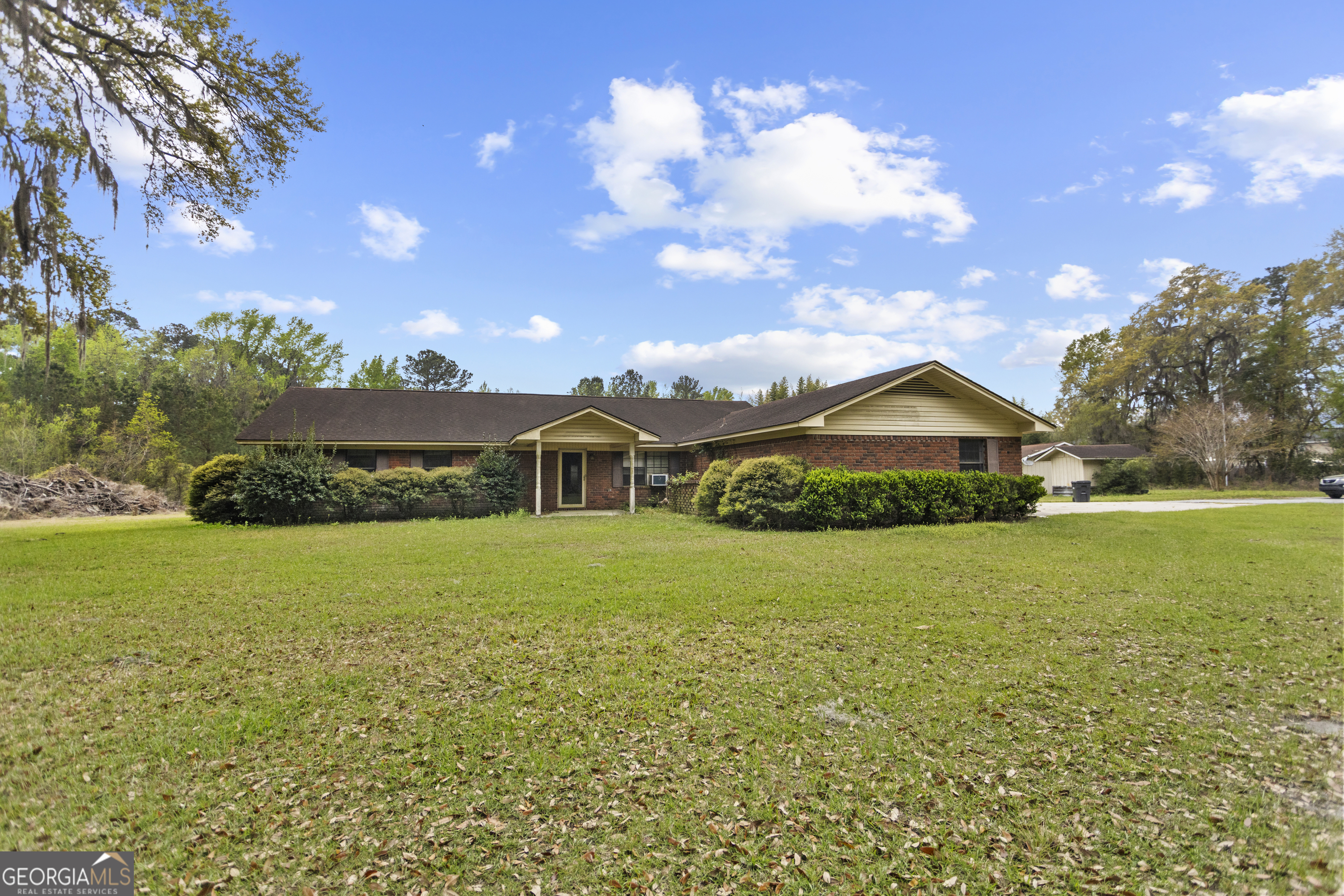 160 Hall Street Property Photo 1