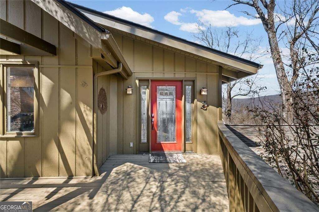 360 Locust Trail Property Photo 4